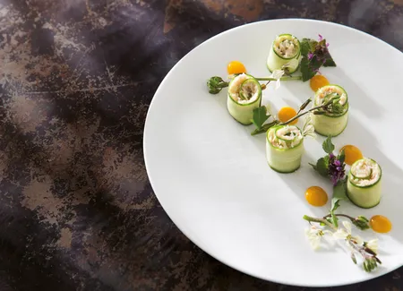 Araignée de mer, concombre et coulis d’abricot