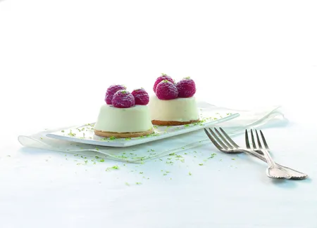 Tartare fraise-coriandre, glace au poivre de sichuan