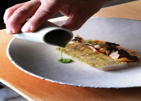Filet de sandre, shimeji, carottes et céleri, sauce livèche