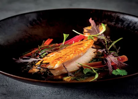 Rouget barbet, curry au pois, blettes