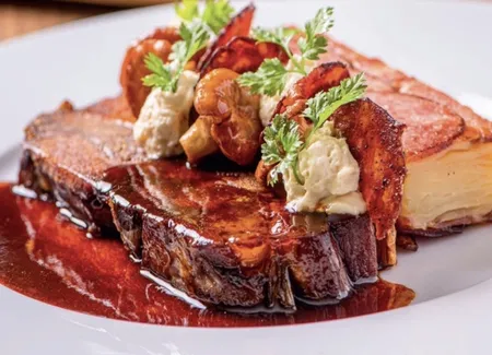 Saucisse morteau et pressé de pommes de terre