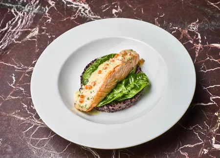 Saumon au beurre blanc, riz vénéré et épinards