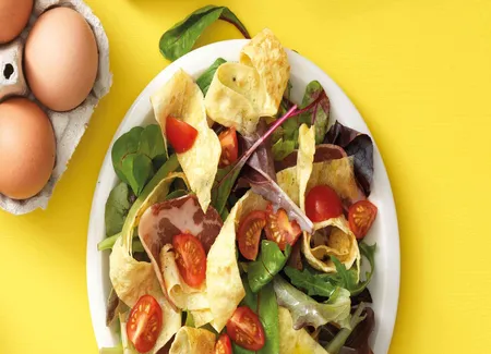 Salade de rubans d’œufs et coppa