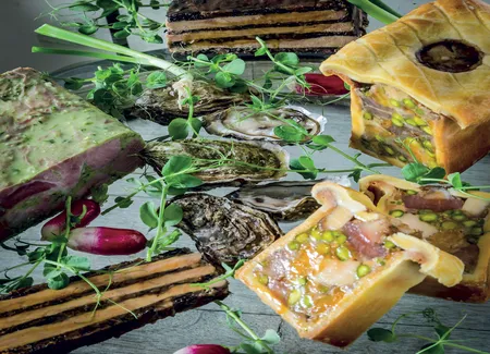 Mille-feuille de pieds de cochon et foie gras