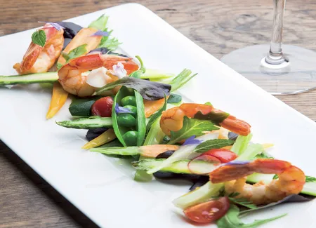 Salade de légumes croquants, crevettes marinées à la coriandre