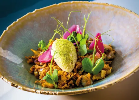 Coquillages, cacahuètes, purée de petits pois