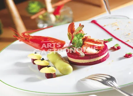 Crémeux de betterave rouge, pommes vertes & homard rôti