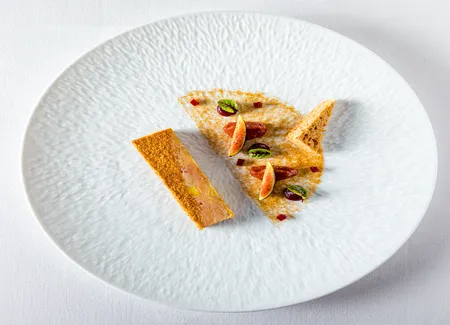 Foie gras de canard, betterave, figue et pain d’épices