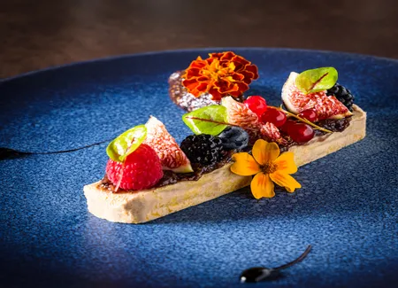 Compression de foie gras, gelée de muscat et cassis