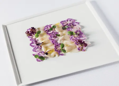 Houmous de homard, bouillon crémeux citron-gingembre