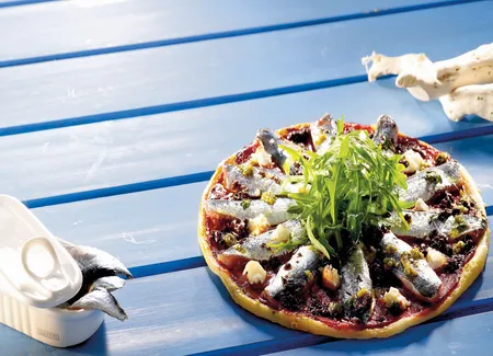 Tarte fine au confit de tomate et sardines