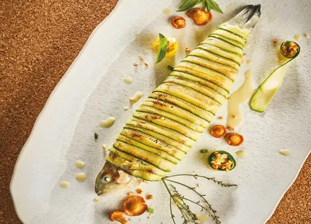 Truite farcie en robe de courgette, beurre blanc
