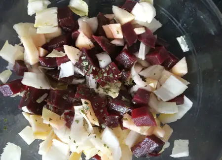 Salade de betteraves rouges, pommes et endives