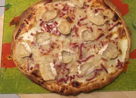 Feuilleté au chèvre, crème et lardons