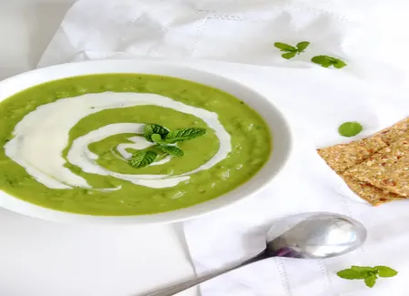 Velouté glacé de menthe et petits pois au cooking chef