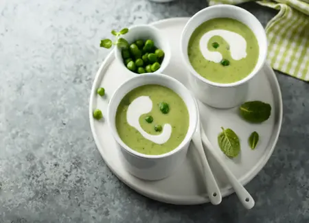 Velouté glacé de menthe et petits pois au monsieur cuisine