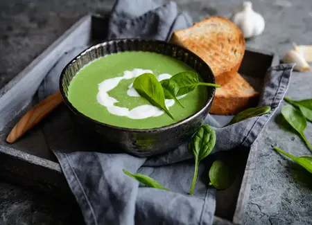 Soupe aux épinards au cooking chef