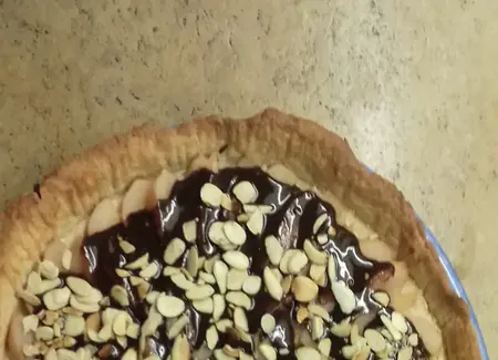 Tarte aux poires, sauce chocolat