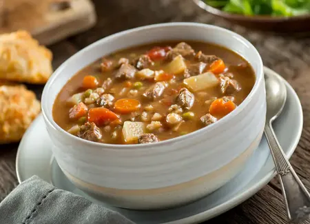Potage à l'orge et à la viande des grisons au monsieur cuisine