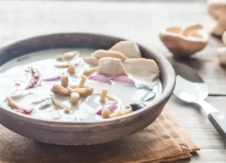 Soupe tom kha kai thaïlandaise au companion