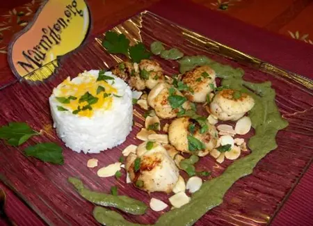 Saint jacques aux amandes et crème de persil