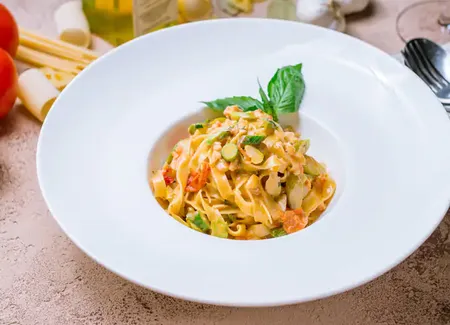 Linguines aux endives et chair d'écrevisse au companion