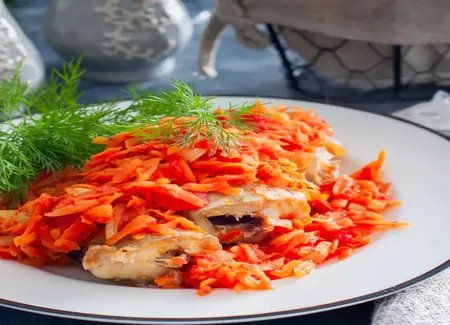 Filet de colin sous son lit de carottes au companion