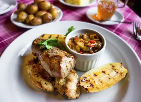 Blanc de poulet aux endives, champignon et lardons au companion
