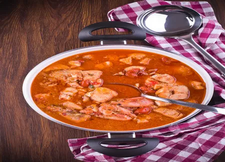 Lotte à l'armoricaine au cooking chef