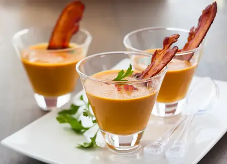 Verrine velouté de courge et bacon grillé