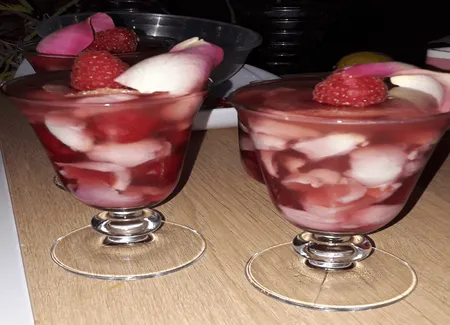 Rêve d'ispahan (gelée de thé, rose, framboise et litchi)