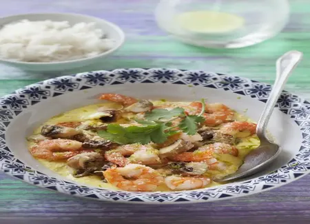 Crevettes à la noix de coco et combava