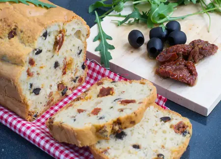 Gâteau aux tomates confites et mozzarella au companion