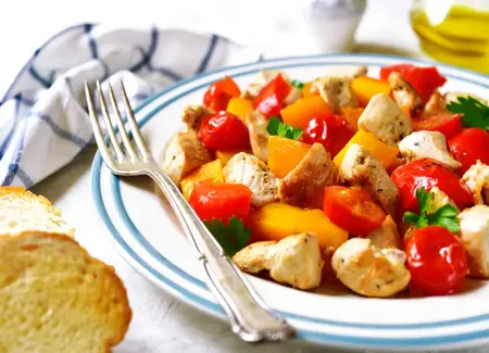 Fricassée de dinde aux tomates et poivrons au cooking chef