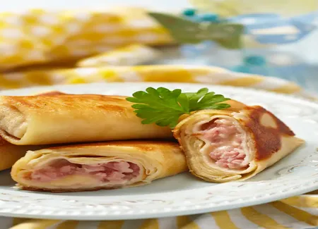 Crêpe roulée au jambon et fromage frais