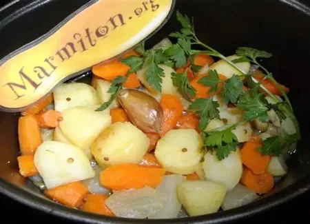 Pommes de terre et carottes en cocotte