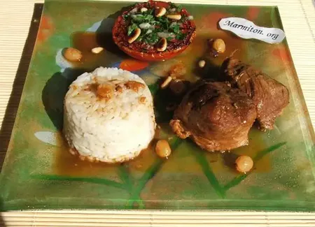 Sauté de veau aux raisins et pignons