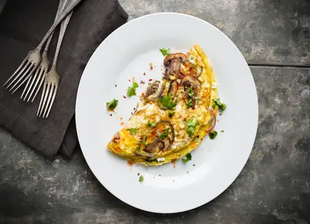 Omelette aérienne skyr, feta et champignons