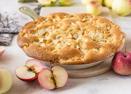 Gâteau léger à la poêle pommes, cannelle et skyr