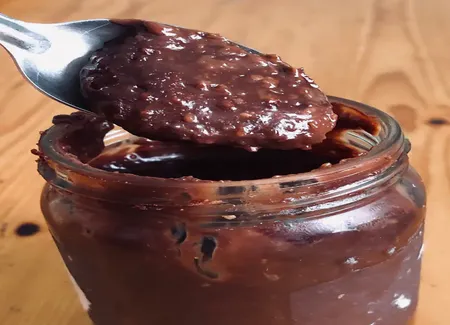 Pâte à tartiner chocolat, noisettes et noix à la crème de soja