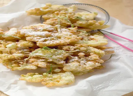 Fleurs d'acacia en beignets