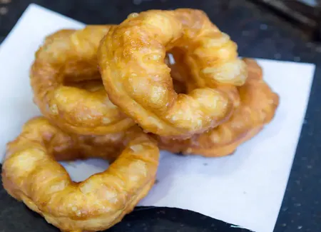 Beignets d'oignons à l'ail fondants