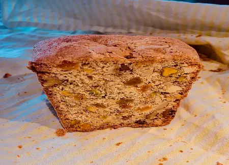 Gâteau aux noix et aux raisins