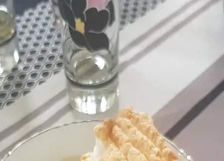 Tarte meringuée à la rhubarbe et aux pommes