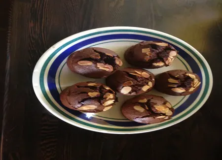 Friands au chocolat noir et aux amandes