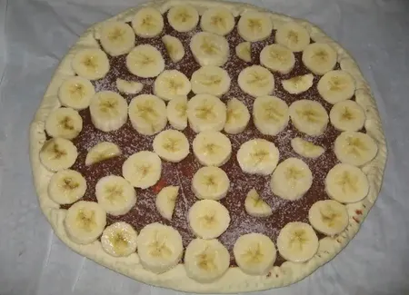 Pizza au chocolat et aux fruits