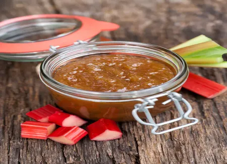 Confiture à la rhubarbe et au thé