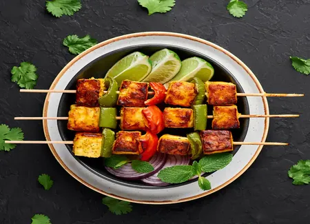 Brochettes de fromage aux épices et poivrons
