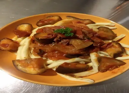Pâtes à la provençale et jambon cru