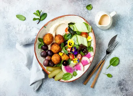 Buddha bowl aux croquettes de porc